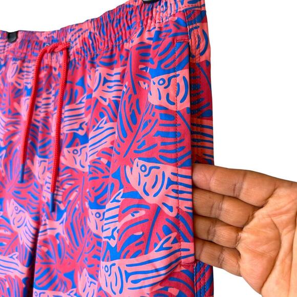 VINEYARD VINES 7" Printed Chappy Swim Trunks in Pinks and Blue Men's XS - Picture 4 of 13